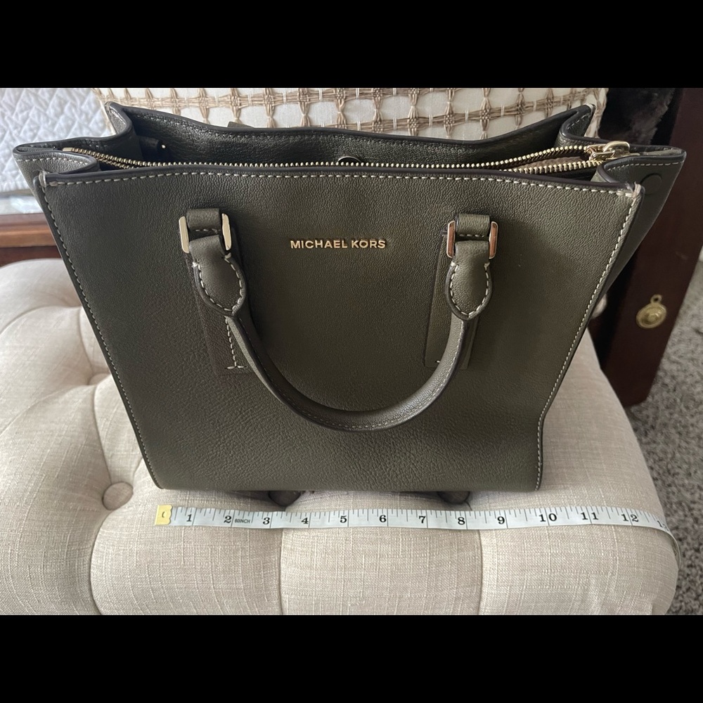 AUTHENTIC Michael Kors Medium Satchel